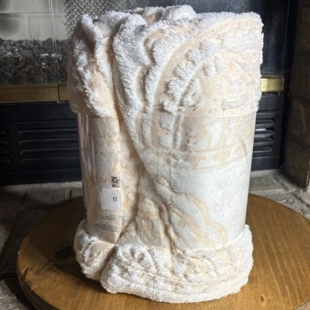 The Big One Frosted Lace Design Cream Oversized Plush Throw Blanket 5'x 6' NEW
